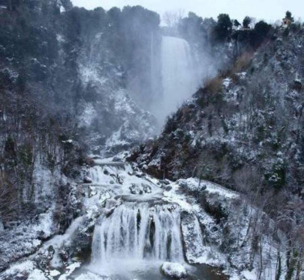 Il Casolare Della Cascata Hotel Terni Exterior foto